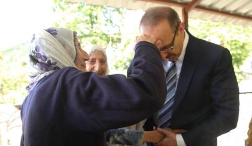 Vali Yavuz’dan Yaşlıları Sevindiren Ziyaret