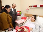 Vali Yavuz, Şehit Ailesinin Bebek Sevincini Paylaştı