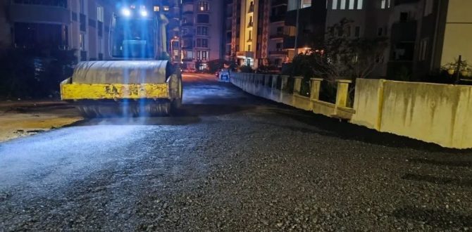 FATSA’DA GECE MESAİSİ: ASFALT ÇALIŞMALARI TÜM HIZIYLA SÜRÜYOR