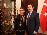 Vali Balkanlıoğlu, Şampiyon Öğrenciyi Ödüllendirdi TV