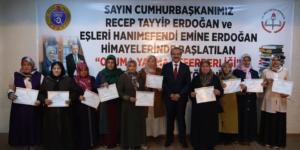 Okuma-Yazma Öğrenen Kursiyerler, Belgelerini Aldı