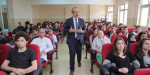 Vali Yavuz, Gençlerle Buluşmayı Sürdürüyor