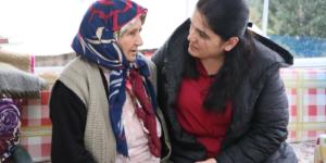 Bayan Yavuz, Engelli ve İhtiyaç Sahibi Ailelere Yaptığı Ziyaretlerini Sürdürüyor